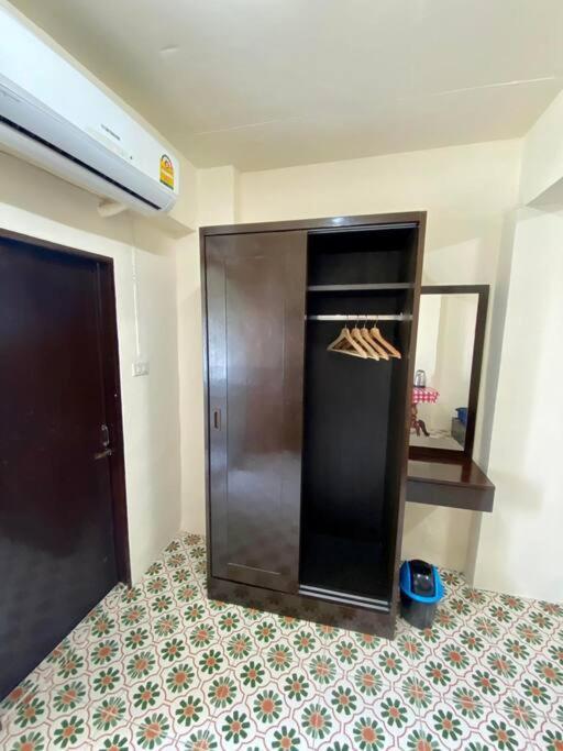 Ratanawong Place 823 Bangkok Kültér fotó