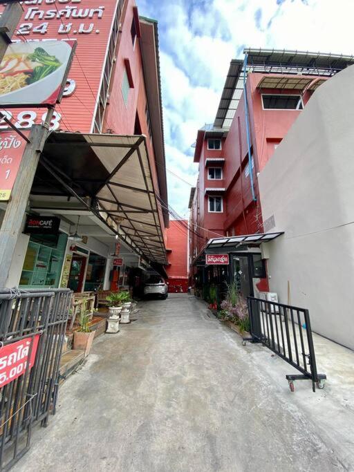 Ratanawong Place 823 Bangkok Kültér fotó